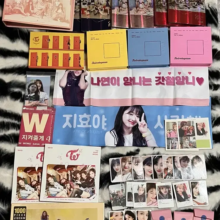TWICE | 트와이스 Twice Signal Monograph on Bunjang Global Site.