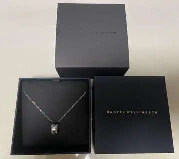 DANIEL WELLINGTON 실버 목걸이
