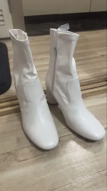 화이트 롱 부츠 지퍼 와이드 힐