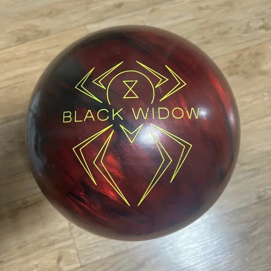 BLACK WIDOW ウレタン　15ポンド Black Widow Original Black Urethane Bowling Ball 15-Pound on