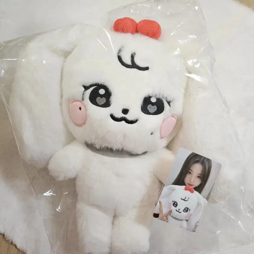 アイドル IVE MINIVE FLUFFY PLUSH 30cm ver CHERRY IVE - MINIVE Fluffy Plush 30CM Ver. [WELCOME TO MINIVE