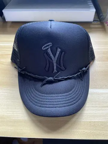 Loso NYC 야마 데이 트럭커 모자