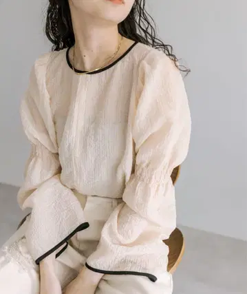 mystic 배색 파이핑 블라우스