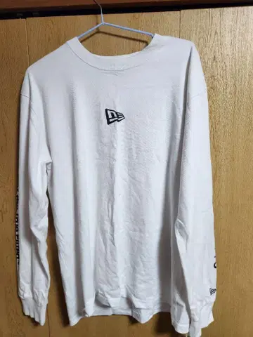 New Era 화이트 긴팔 셔츠