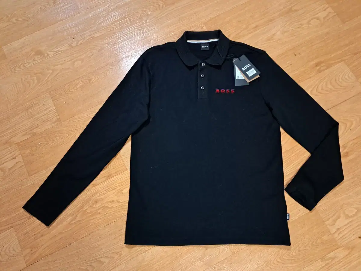 <Luxury, New Product> Hugo Boss T-shirt (Size 95)