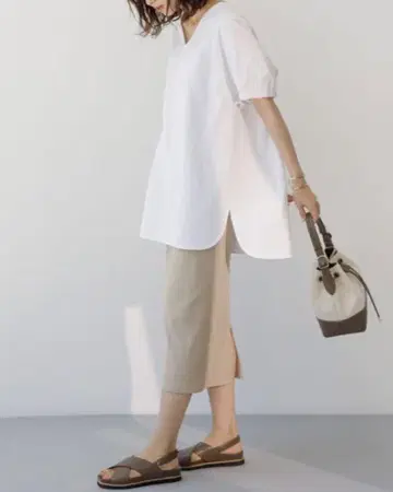 새상품 소소한 하자 있음 23구 에디터스 튜닉 티셔츠