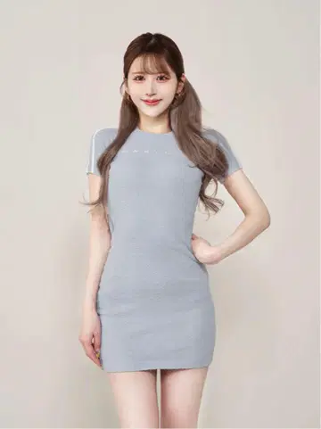 다리치 라인 파일 니트 미니 원피스