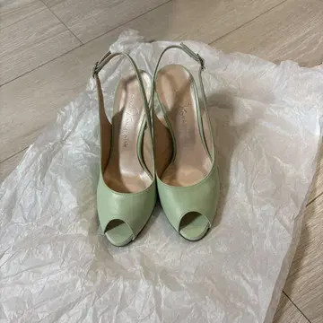 긴자 카네마츠 민트 그린 오픈토 샌들