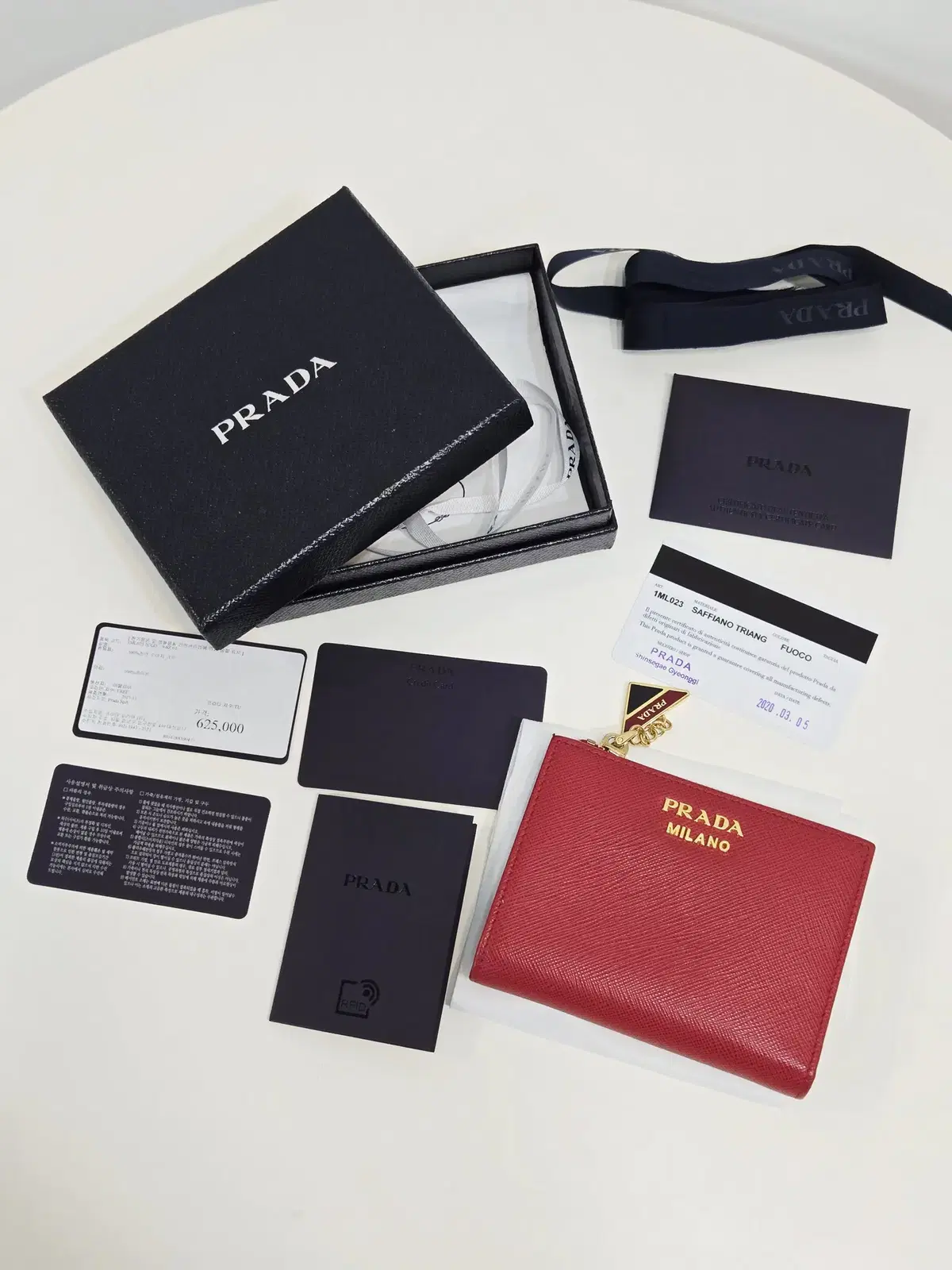 [Authentic] Prada Saffiano Metal Logo Bifold Wallet
