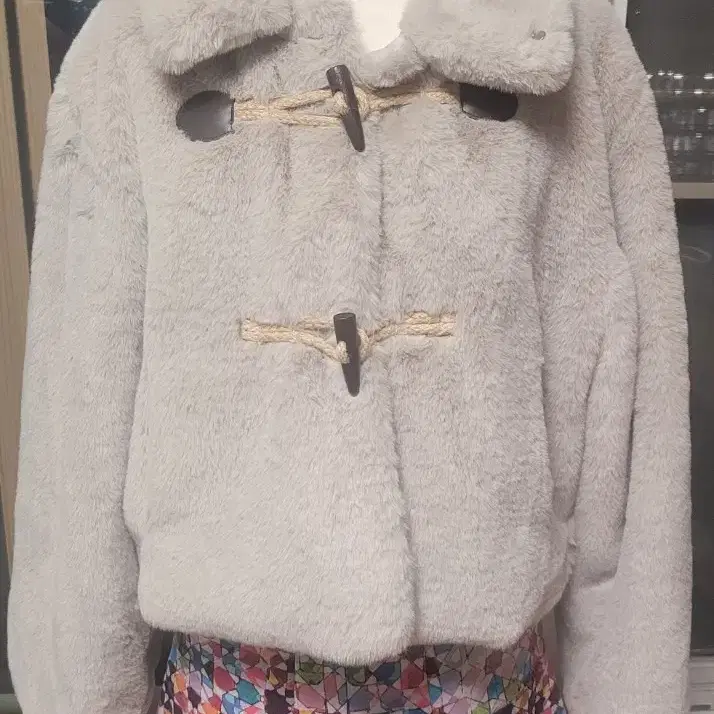 ☆韓国の人気☆【KIRSH】☆TOGGLE POINT CROP FUR JACKE.T☆ KIRSH | 키르시 Kirsh Toggle Faux Fur Jacket on Bunjang