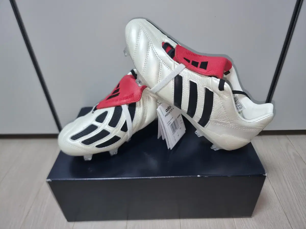 (Limited Edition) Adidas Predator Mania FG 255 New product