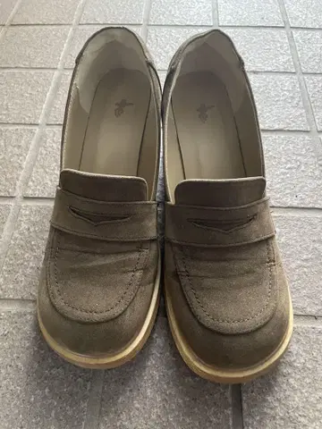 브라운 스웨이드 로퍼 미들 힐