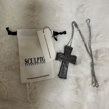 Sculptor Cross Leather Strap Wallet 브라운