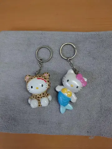 헬로키티 키링 2개 세트,