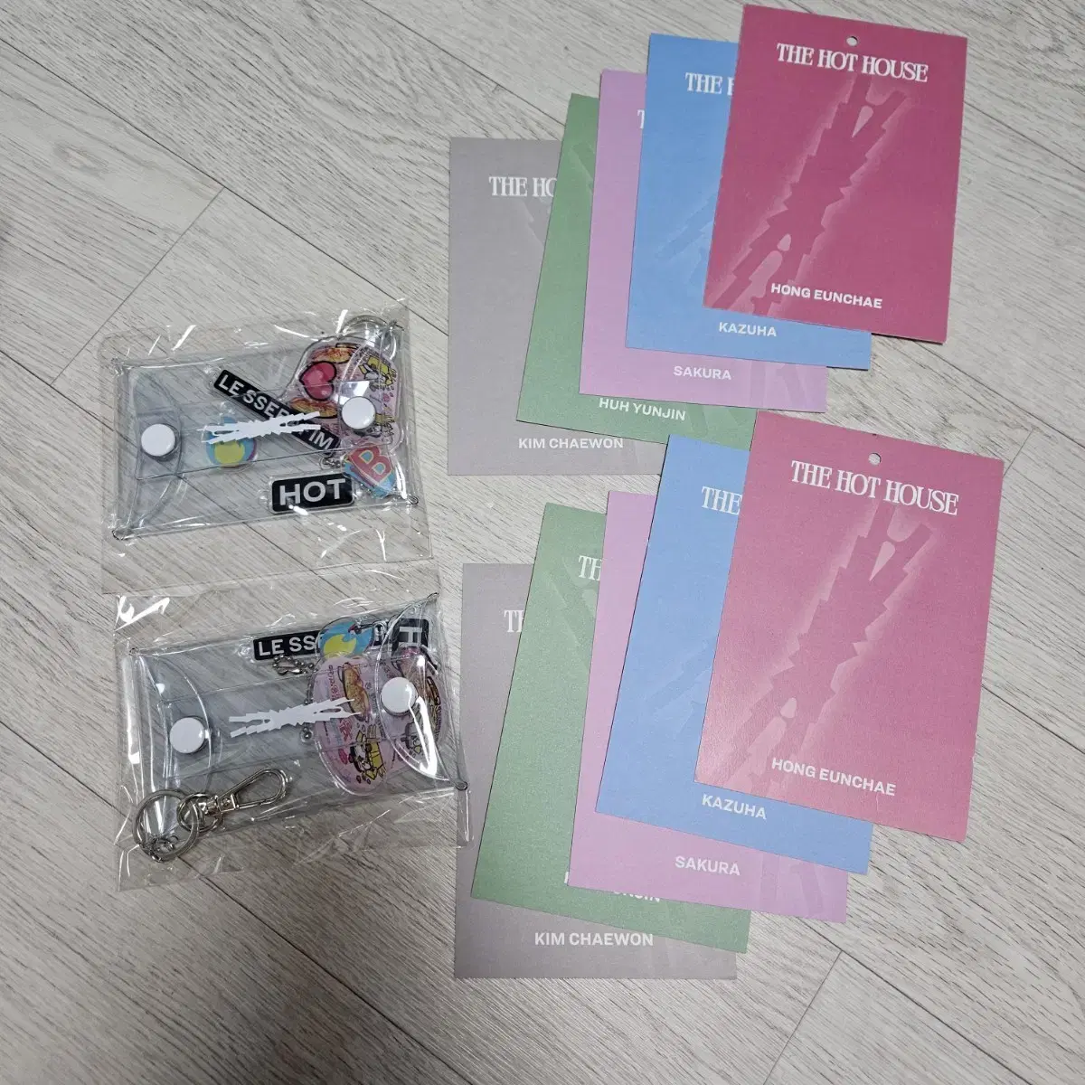 (Sealed) Le Sserafim HOT pop up key ring pow pouch + 5 postcards