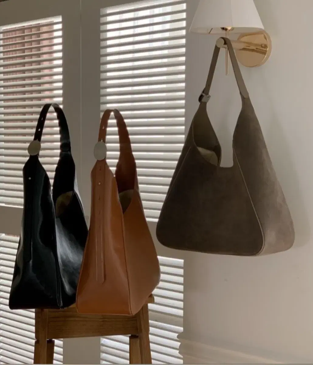 l Bategev Hobo Bag
