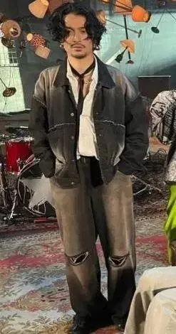 데님 셋업 블랙 츠네타 다이키 착용