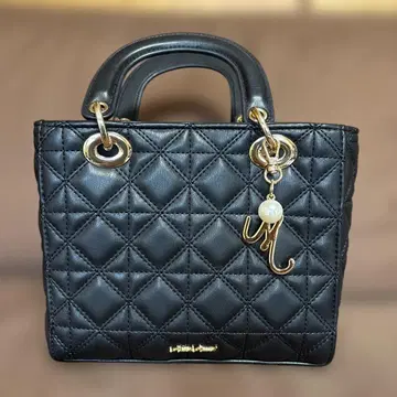 미슈마쉬 블랙 퀼팅 핸드백