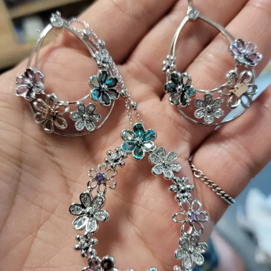 韓国発【ROAJU】[silver925] starry cubic necklace☆追跡送 ROAJU/ [silver925]starry cubic necklace/ shin min a wear it