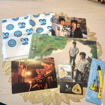 히라카와치 1초메 굿즈 세트 손수건, 책받침, 피크, 스트랩, 사인 등