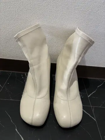 화이트 슬립온 부츠 하이 힐