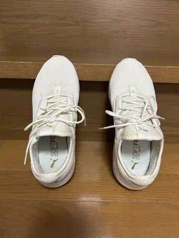 Puma 화이트 스니커즈