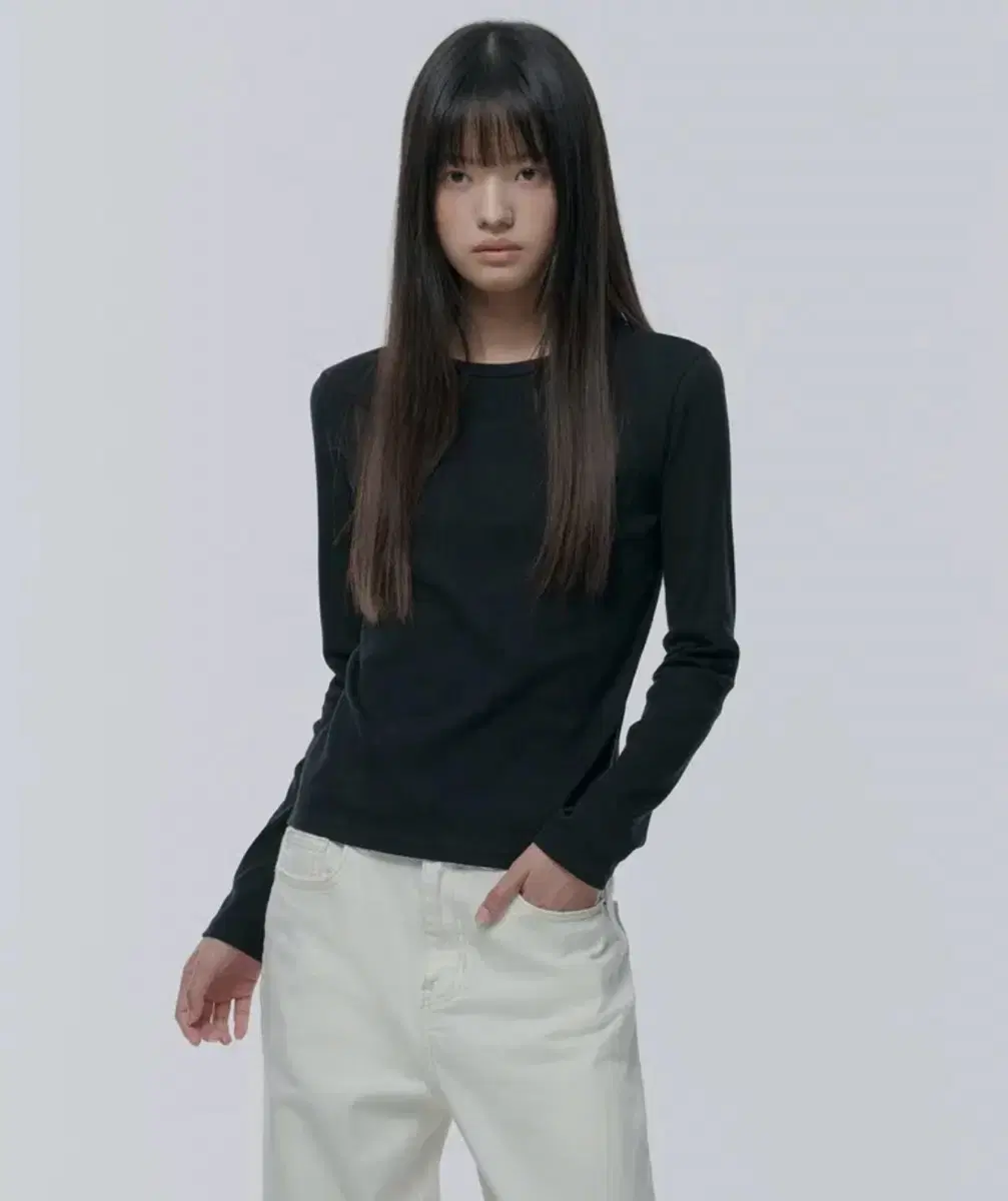 무신사 스탠다드 우먼즈 슬림 크루 넥 긴소매 티셔츠 블랙