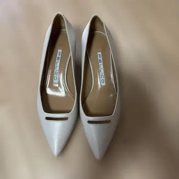 PELLICO 화이트 하이힐 펌프스 3.5cm