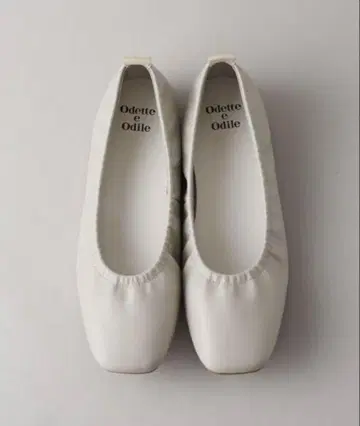 Odette e Odile 라이트 그레이 플랫 슈즈 23.5cm