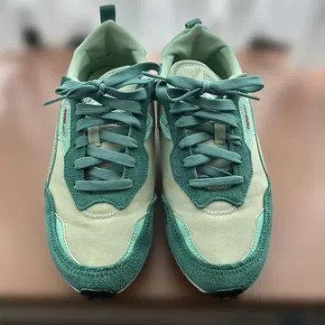 푸마 포켓몬 콜라보 스니커즈 24cm 푸시키다네