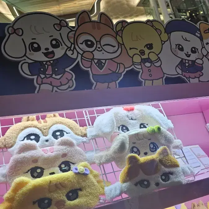 IVE | 아이브 Ive minive pop up store on Bunjang Global Site.