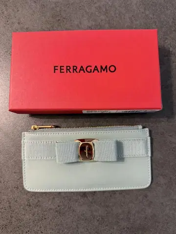 FERRAGAMO 민트 그린 프래그먼트 케이스 새상품 지갑