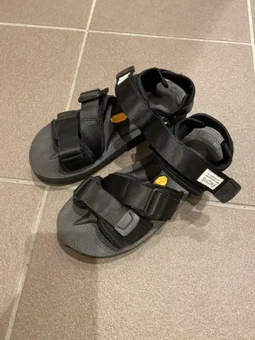 SUICOKE 샌들