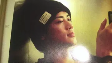 아카니시 젠 착용 같은 형태 동일 컬러 비니 니트 모자