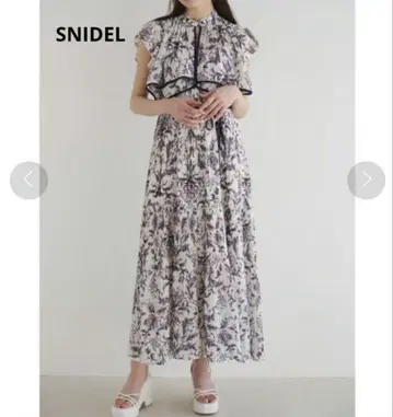 SNIDEL 스나이델 플리츠 원피스 롱 티어드 꽃무늬 올 패턴