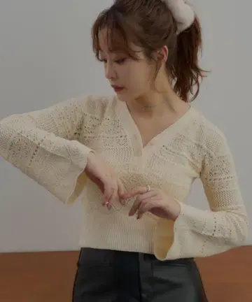 ECREL 크로셰 플레어 슬리브 니트 완판템