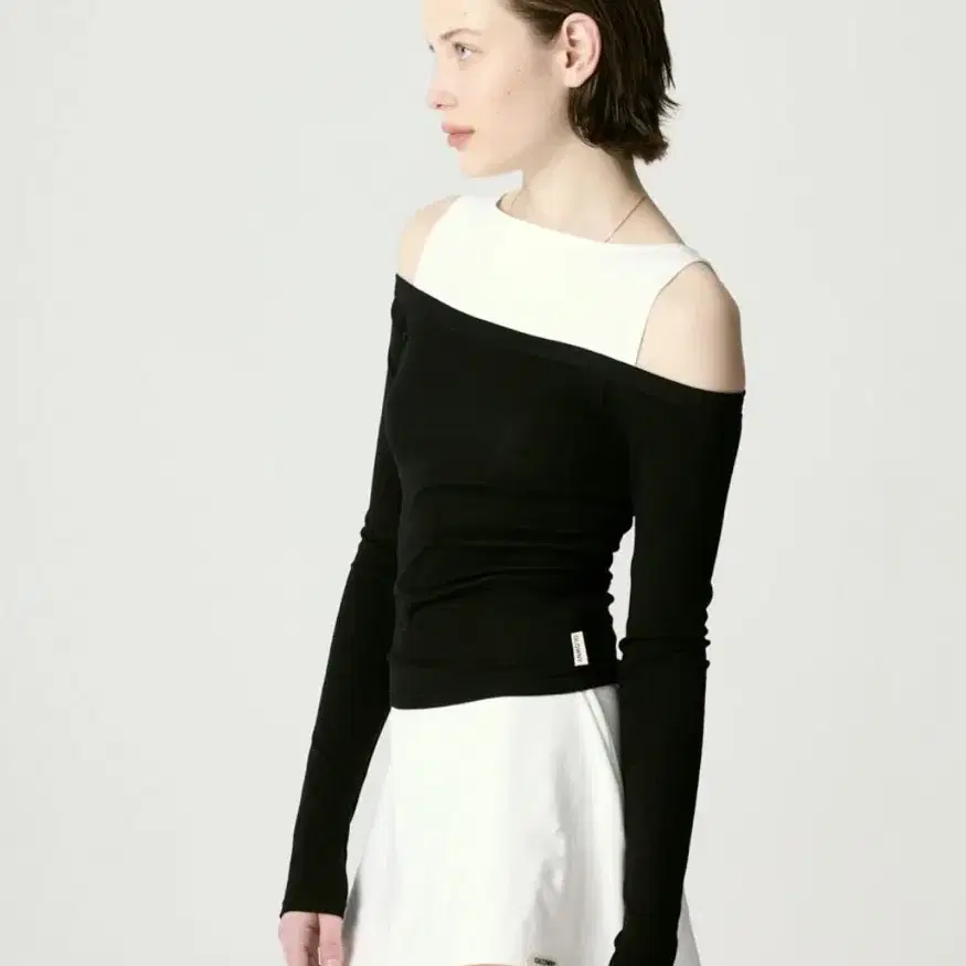 ☆韓国の人気☆【GLOWNY】☆GIRLFRIEND OFF SHOULDER TO.P☆ Shop 걸프렌드드레스 on Bunjang Global Site - No more Korean