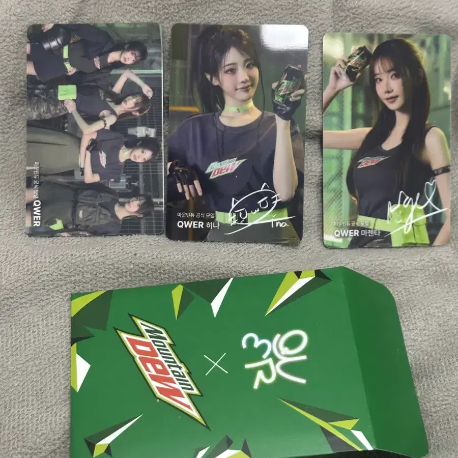 QWER Magenta photocard sign photocard winner on Bunjang