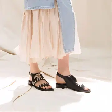 즉시 완판 UN3D. 안스 리드 metal parts sandal 샌들