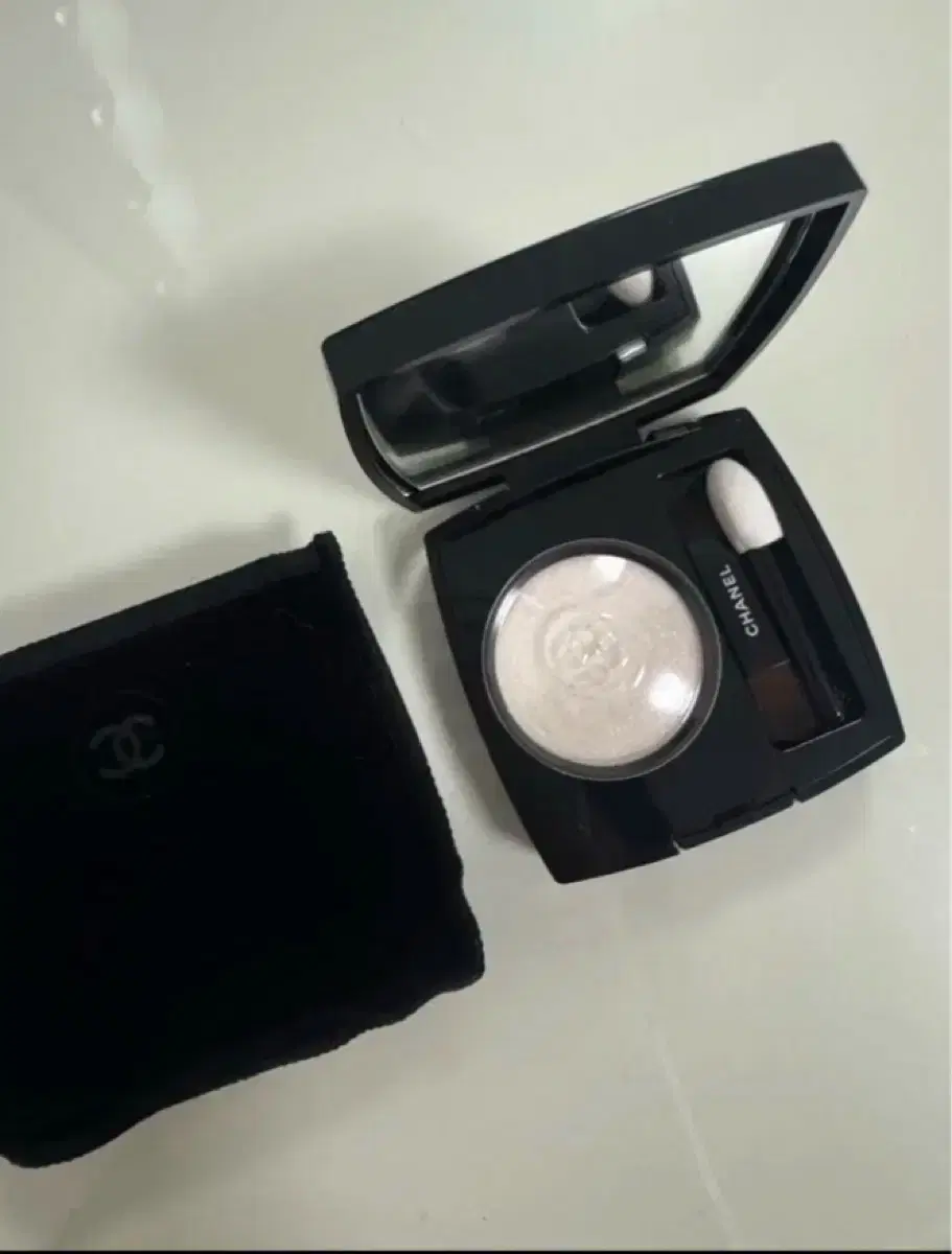 Chanel Eyeshadow 220 Blanc Perle