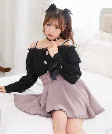 새상품급 ROJITA 로지타 펄 어깨끈 오프숄더 페더 블라우스