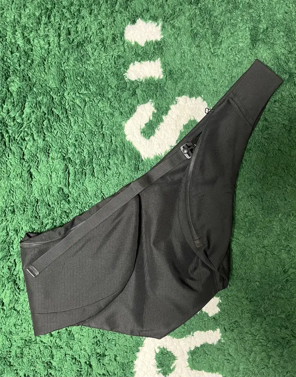 Guerrilla Group Body Vest Bag (Loco, Blacknine 착용)