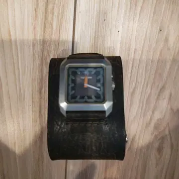 쿼츠 손목시계 스퀘어형 블랙/오렌지 NIXON