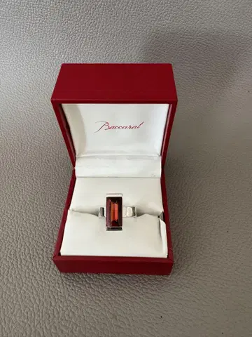 Baccarat 빨간색 스톤 실버 반지