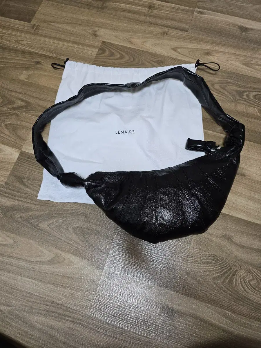 르메르 스몰 크루아상 백 코티드 코튼 블랙