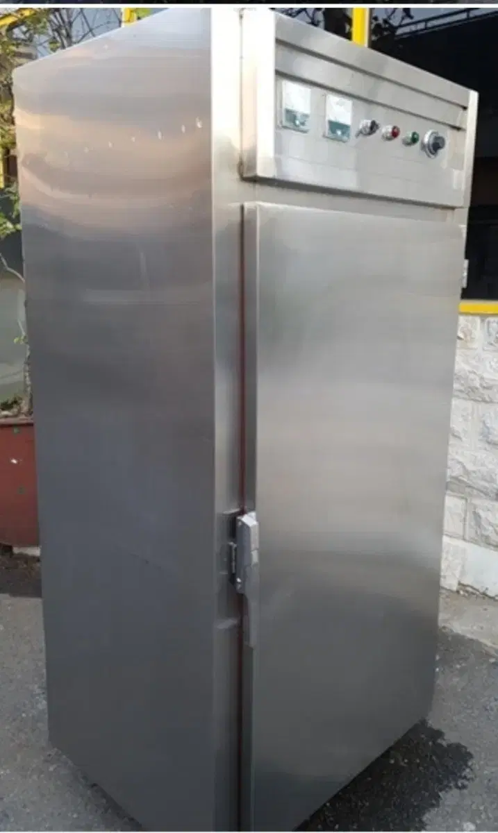 Large sterilizer and disinfector