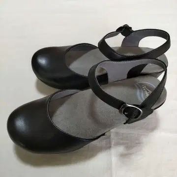 단스코 샘 블랙 펌프스 스트랩 샌들