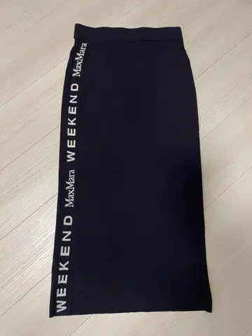 Weekend Max Mara 니트 소재 로고 타이트 스커트