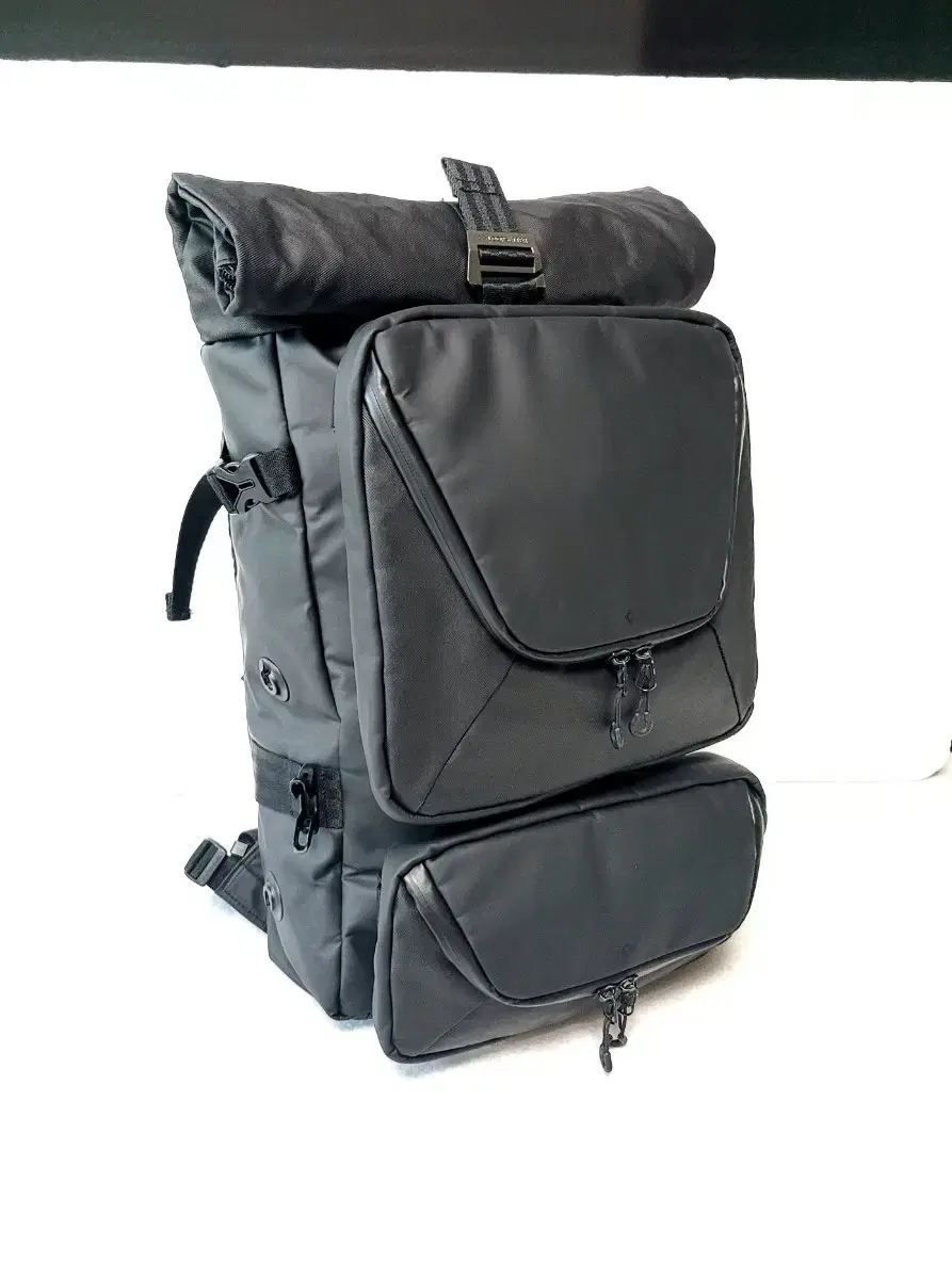 LOOPSETTER (Lew Satur) Backpack