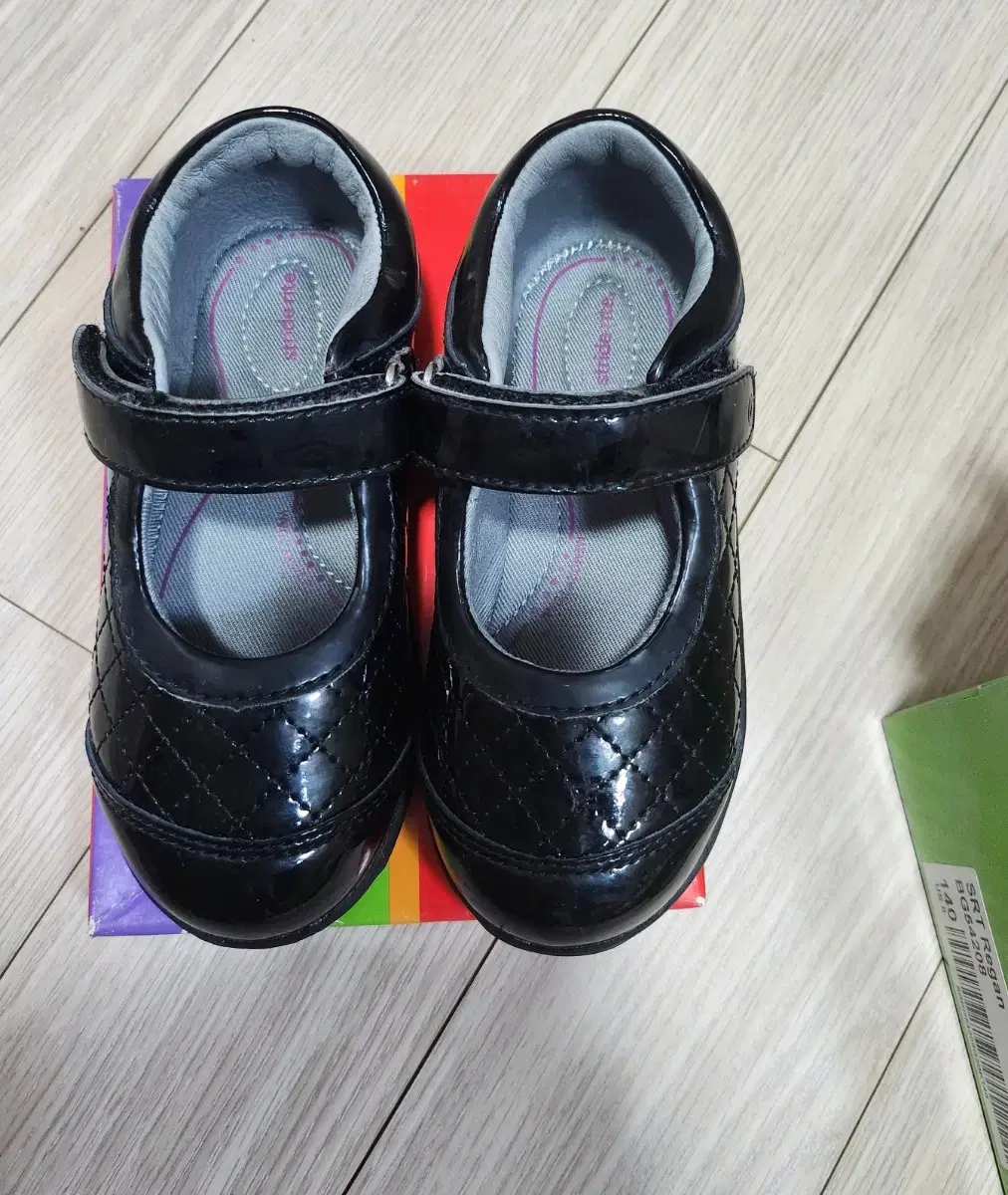 Girls' shoes size 140~150 (Stride Rite)